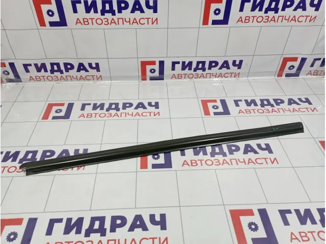 Накладка стекла переднего левого Renault Symbol (LB) 8200753730