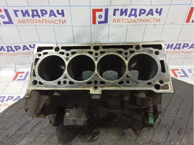 Блок двигателя Renault Symbol (LB) 7701477408