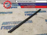 Накладка стекла переднего правого наружняя Renault Sandero 2011 Отличное состояние