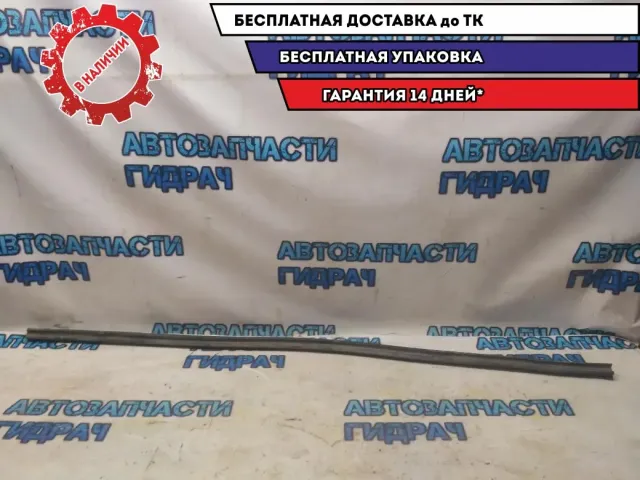 Уплотнитель капота Renault Sandero 2011 8200733180 Отличное состояние