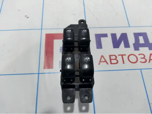 Блок управления стеклоподъемниками Hyundai Santa Fe (SM) 93570-26000