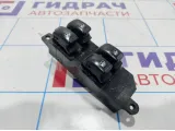 Блок управления стеклоподъемниками Hyundai Santa Fe (SM) 93570-26000