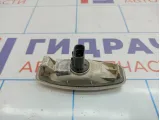 Повторитель на крыло белый Hyundai Santa Fe (SM) 92305-26030