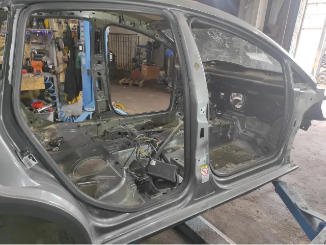 Порог со стойкой правый SEAT Leon (1P) 1P0809836