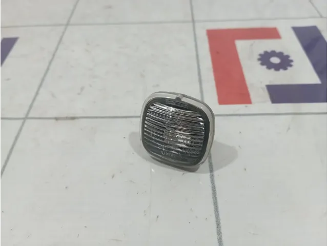 Повторитель на крыло Skoda Fabia (MK2) 1U0949127B