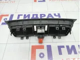 Дефлектор воздушный центральный Skoda Fabia 5J0820957