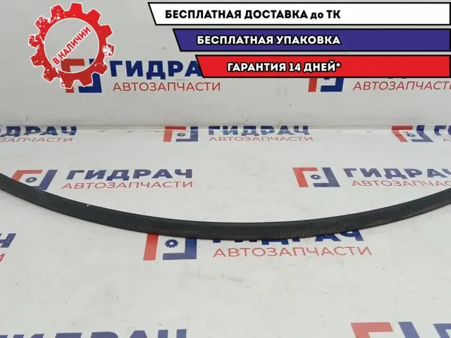 Уплотнитель капота Skoda Fabia 5J0823723.
