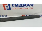 Накладка порога внутренняя передняя правая Skoda Fabia 5J7863484. Царапины.