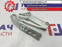 Петля капота левая Skoda Fabia 5J0823301.