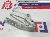 Петля капота правая Skoda Fabia 5J0823302.