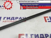 Накладка стекла переднего правого Skoda Fabia 5J0837480. Внутренняя.
