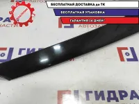 Накладка лобового стекла левая Skoda Fabia 5J6853263A. Потертости.