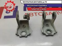 Петли двери передней левой Skoda Fabia .