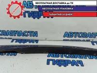 Накладка лобового стекла передняя левая Skoda Fabia 2 5J6853263A.
