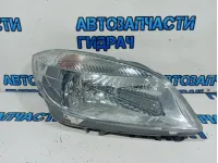 Фара правая Skoda Fabia 2 5J1941018C. Трещина.