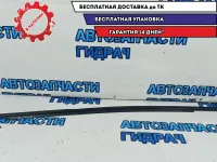 Накладка стекла переднего левого Skoda Fabia 2 5J0837477A. Царапины.