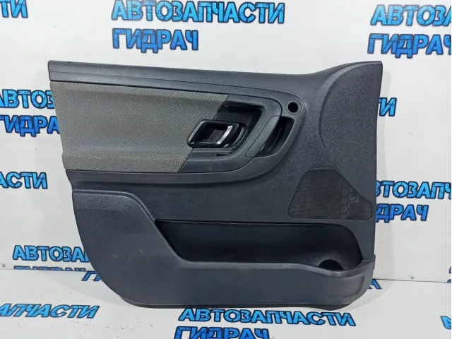Обшивка двери передней левой Skoda Fabia 2 5J0867011E.