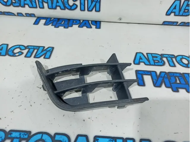 Решетка в бампер правая Skoda Fabia 2 5J0853666A.