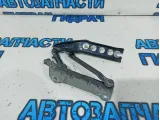 Петля капота левая Skoda Fabia 2 5J0823301.