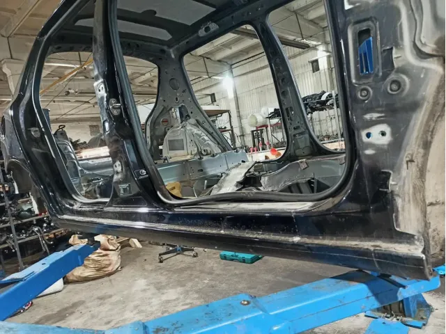 Порог со стойкой правый Skoda Fabia 2 .