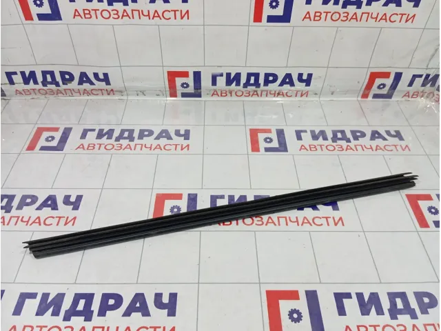 Уплотнитель стекла переднего правого Skoda Octavia 1Z0837480A