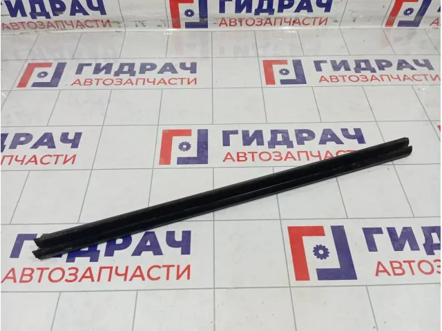 Уплотнитель стекла заднего левого Skoda Octavia 1Z5839479C