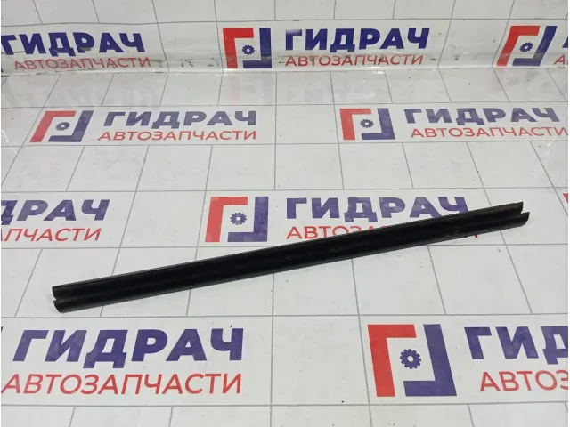 Уплотнитель стекла заднего правого Skoda Octavia 1Z5839480C