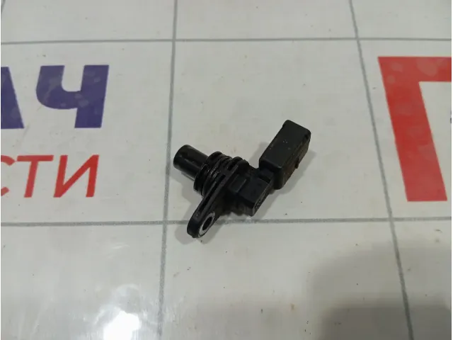 Датчик положения распредвала Skoda Octavia 030907601E