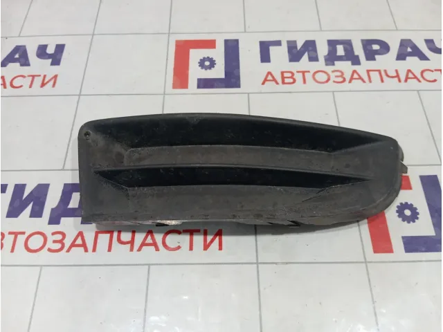 Решетка бампера передняя правая Skoda Octavia 1Z0807368B