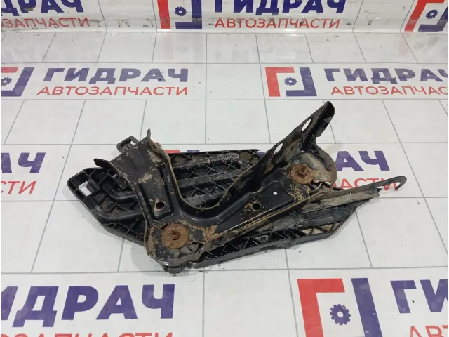 Кронштейн фар передний левый Skoda Octavia 17035201