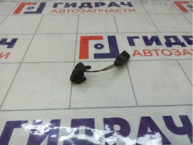 Форсунка омывателя стекла Skoda Octavia 1Z0955986