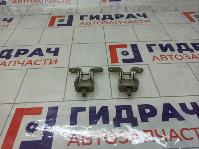 Петли двери багажника Skoda Octavia