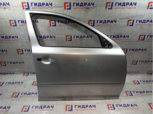 Дверь передняя правая Skoda Octavia 1Z0831056