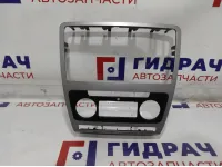 Рамка магнитолы Skoda Octavia (A5) 1Z0858069AA.
