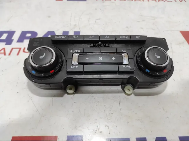 Блок управления отопителем Skoda Octavia (A5) 3T0907044Al.