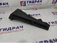 Направляющая шторки багажника правая Skoda Octavia (A5) 1Z5867762C. Дефект.