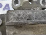 Опора двигателя левая Skoda Octavia (A5) 1K0199555AC.