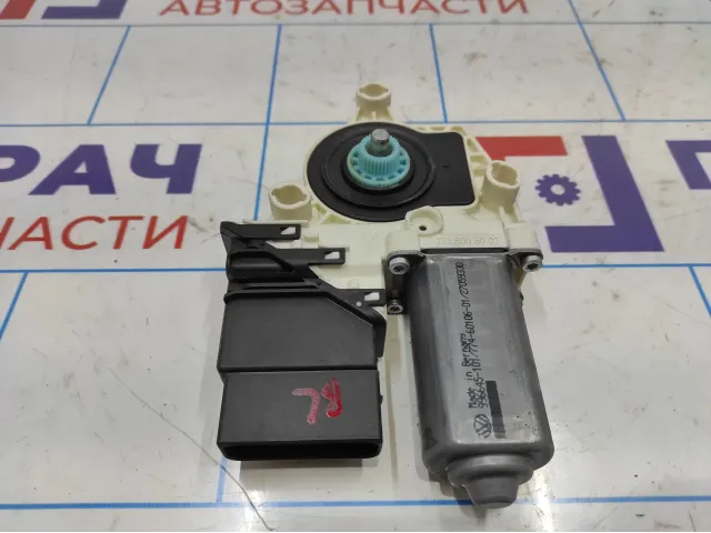 Моторчик стеклоподъемника задний левый Skoda Octavia (A5) 5K0959703A.