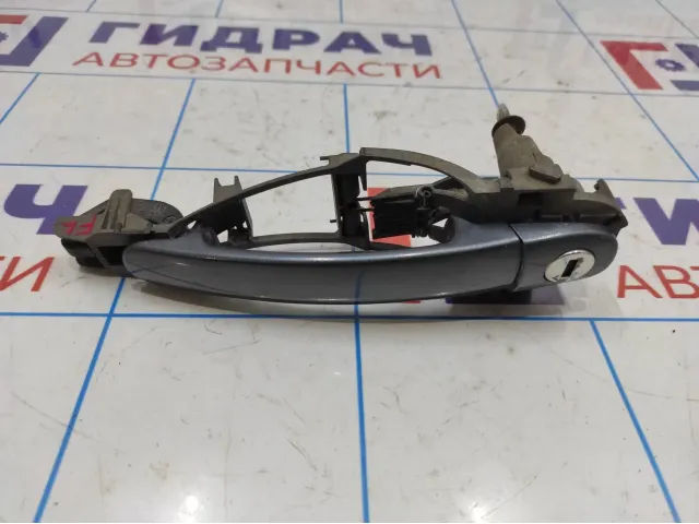 Ручка двери передней наружная левая Skoda Octavia (A5) 1U0837885B.