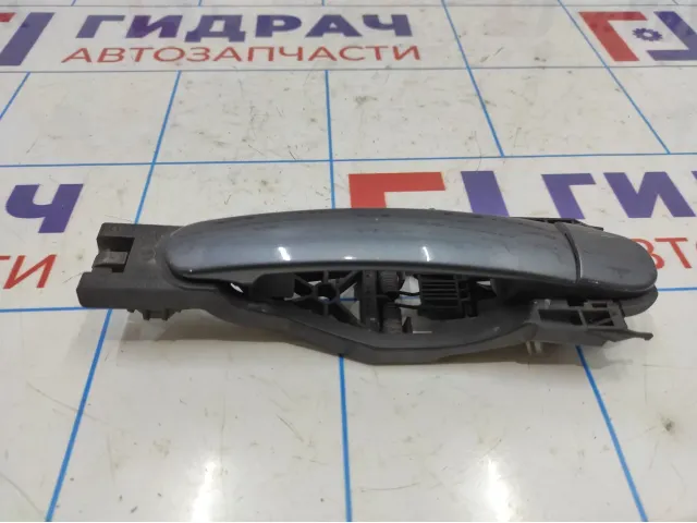 Ручка двери передней наружная правая Skoda Octavia (A5) 1U0837886B.