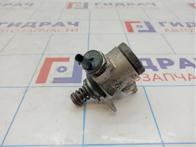 Насос (ТНВД) бензиновый Skoda Octavia (A5) 03C127026D.