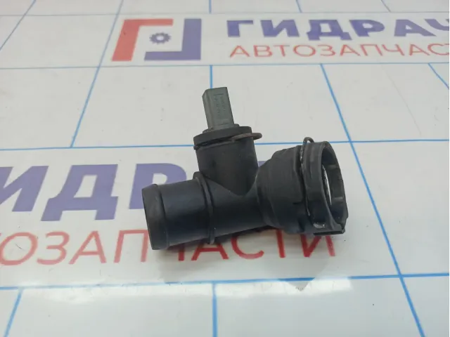 Фланец Skoda Octavia (A5) 1K0122291AD. Тройник с датчиком.