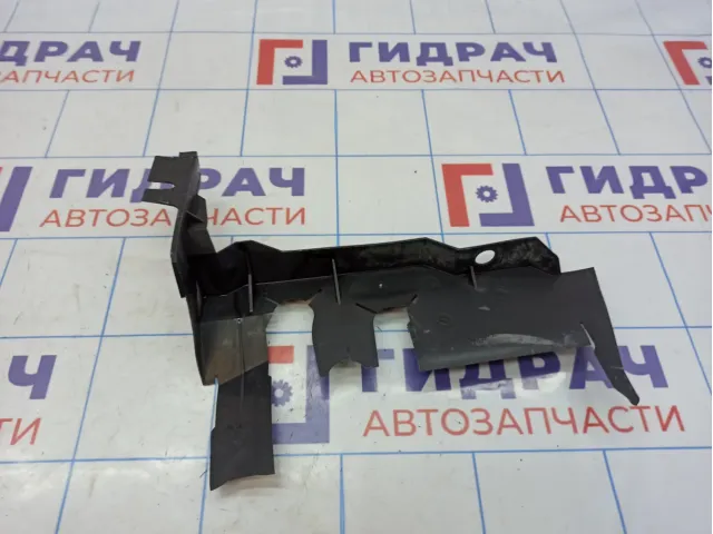 Воздуховод радиатора левый Skoda Octavia (A5) 1Z0121283B. Дефект.