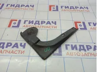 Брызговик передний правый Skoda Octavia (A5) . Аналог.