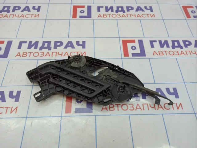 Кронштейн фары правый Skoda Octavia (A5) .