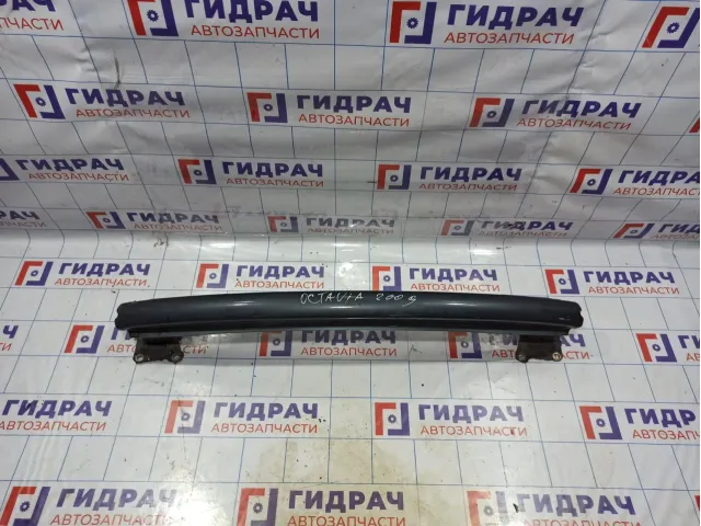 Усилитель заднего бампера Skoda Octavia (A5) 1Z5807305C.