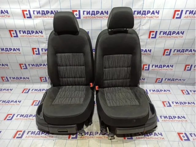 Комплект сидений Skoda Octavia (A5) . С ящиком.