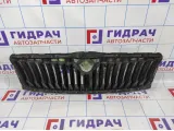 Решетка радиатора Skoda Octavia (A5) 1Z0853668A. Дефект.