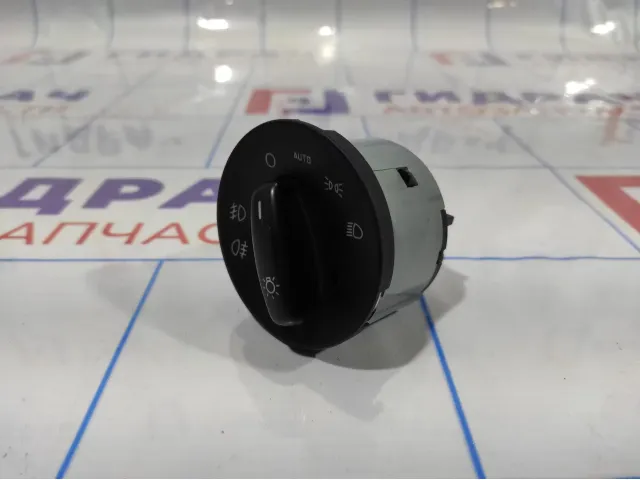 Переключатель света фар Skoda Octavia (A5) 1Z0941431J.