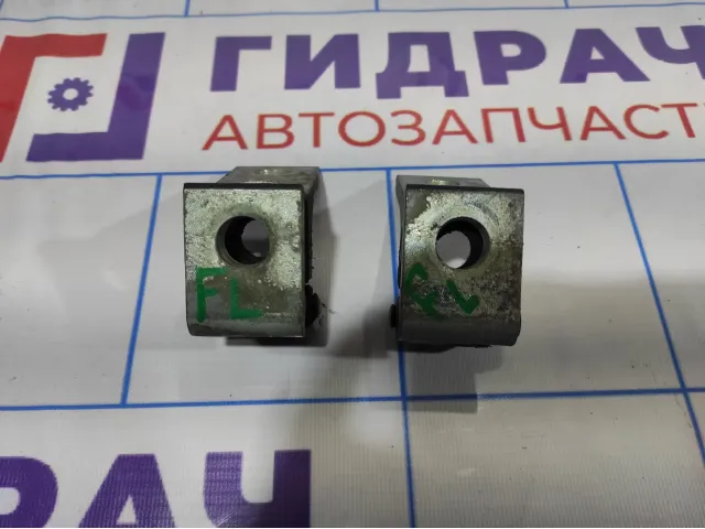 Петли двери передней левой Skoda Octavia (A5) . Комплект.